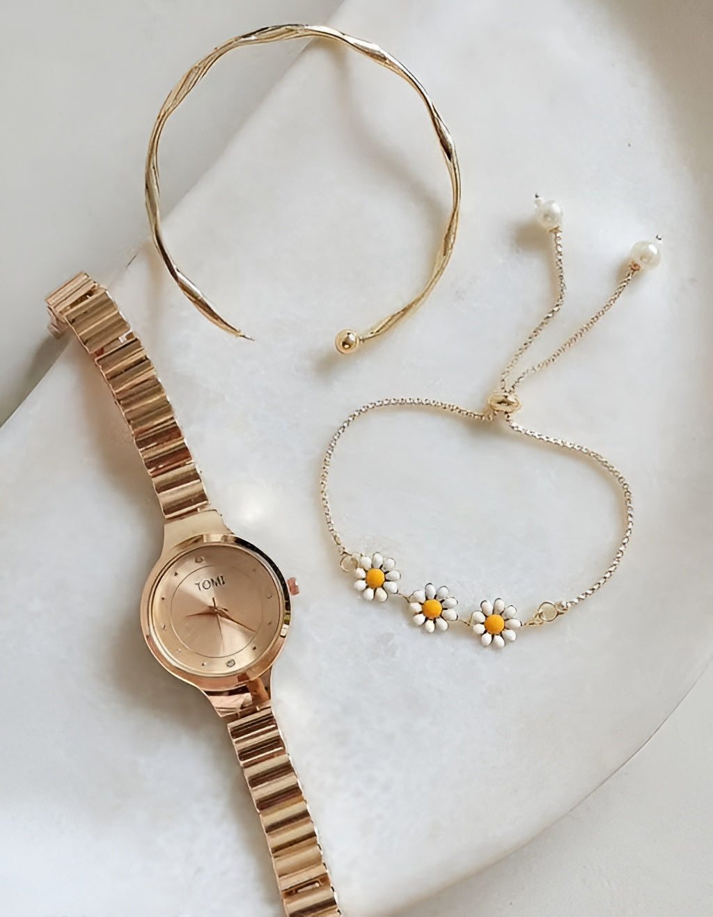 Jewelleza Gold Analog Watch with Daisy Charm Bracelet Style for Women