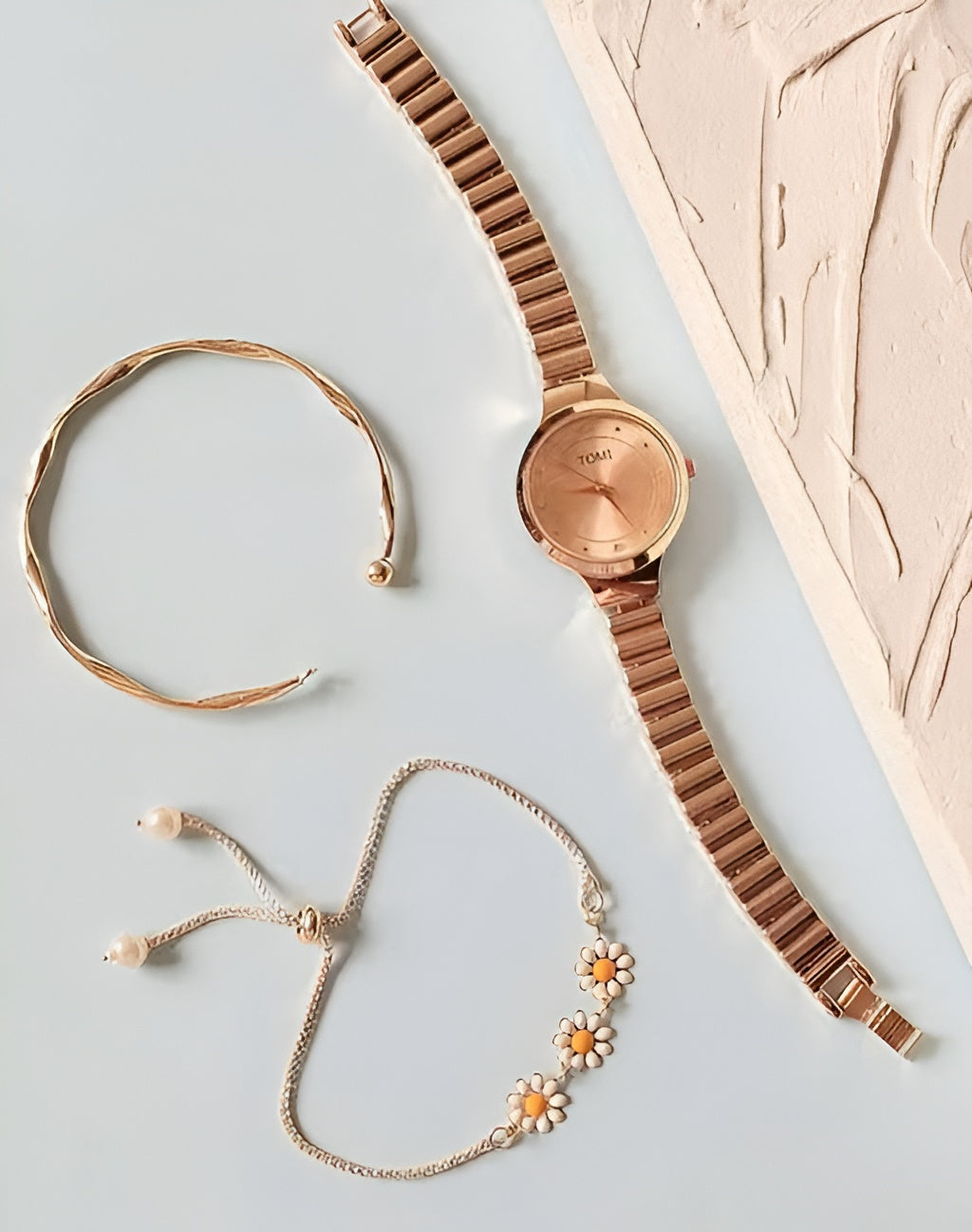 Jewelleza Gold Analog Watch with Daisy Charm Bracelet Style for Women